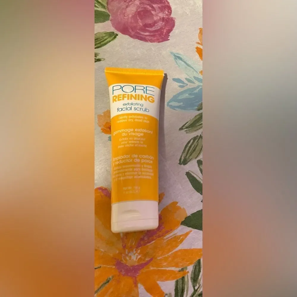 🛍️Pore Refining exfoliating facial scrub Remove dry ,and dead skin 4 OZ 💥